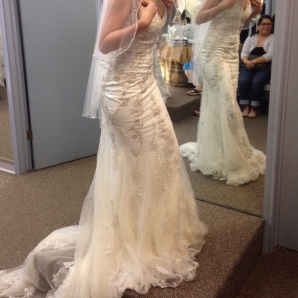 *Never Worn* Enzoani-Henley beaded mermaid gown - Picture 2 of 4